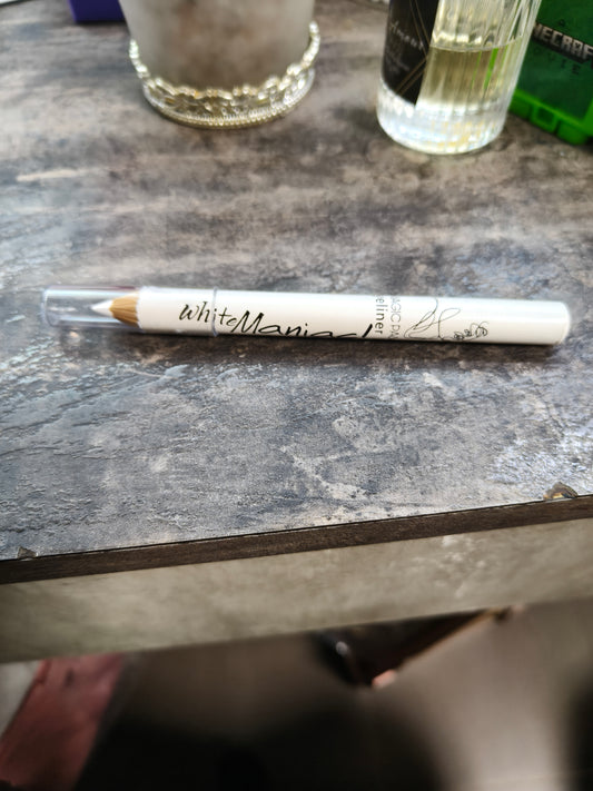 WHITE EYELINER PENCIL